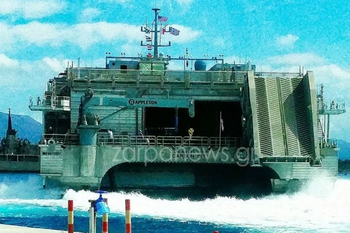 Αυτό είναι το πλωτό θηρίο που έκλεψε την παράσταση στα Χανιά – Σήκωσε άγκυρες και κύματα το τρομερό καταμαράν (εικόνες)
